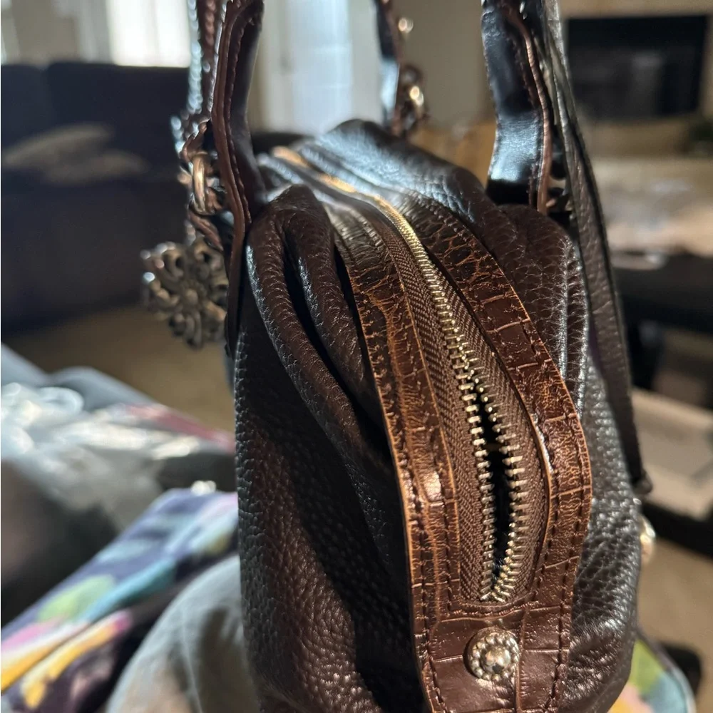 EUC Elegant Brown Leather Handbag no rips or stains. Great size. - Picture 11 of 14